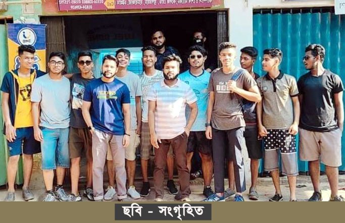 ছবিটি একসময় ছাত্র-শিক্ষকের ফ্রেমবন্দীটা স্মৃতি হয়ে থাকবে ভাবেননি কেউই