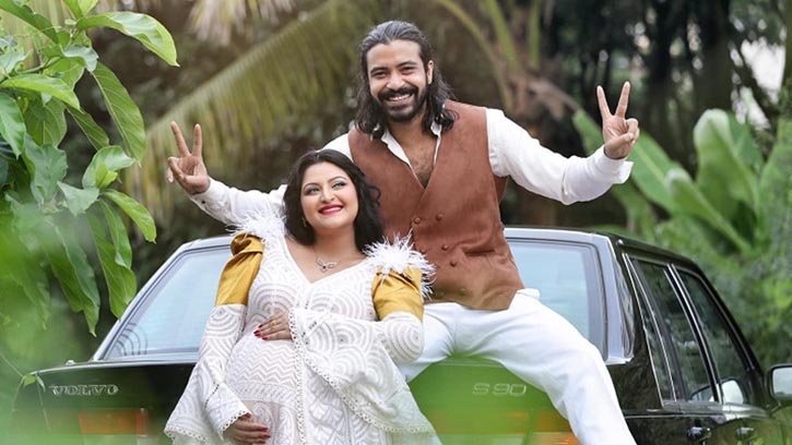 ছেলের বাবা-মা হলেন রাজ-পরীমনি