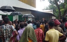 চা শ্রমিকদের অবরোধ কর্মসূচী স্থগিত, কর্মবিরতি চলবে