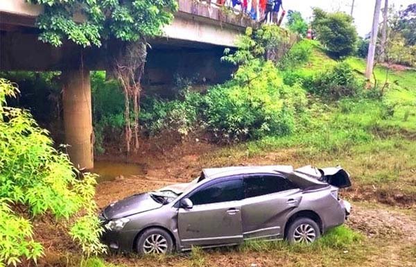 প্রাইভেটকার খালে, সিলেটে বেড়াতে আসা বাবা-মেয়ে নিহত