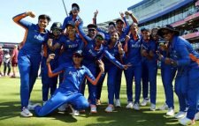 শ্বাসরুদ্ধকর সেমিফাইনালে ইংল্যান্ডকে হারিয়ে ফাইনালে ভারত