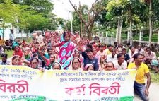 মজুরি বাড়ানোর দাবিতে ৯২ চা-বাগানে কর্মবিরতি