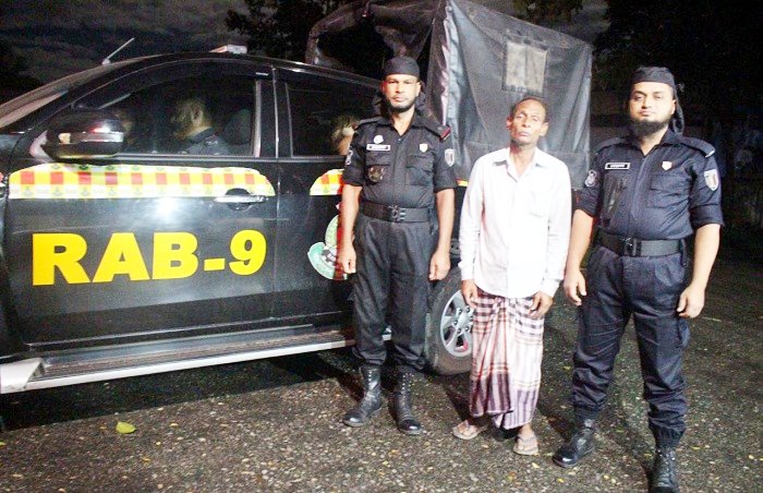 মেয়েকে ধর্ষণের অভিযোগে বাবা গ্রেপ্তার