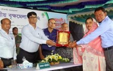 সবুজ শ্যামল দেশ গড়তে বেশি বেশি করে গাছ লাগাতে হবে : জেলা প্রশাসক