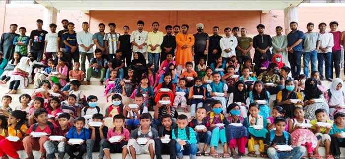 শোক দিবসে সুবিধাবঞ্চিতদের পাশে শাবি ছাত্রলীগ