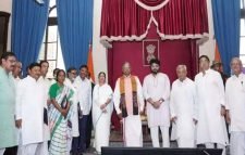 মমতার মন্ত্রিসভায় বড় রদবদল, শপথ নিলেন ৮ জন