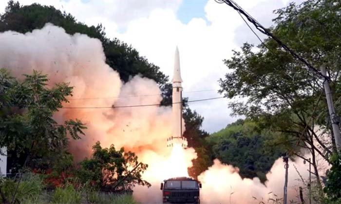 জাপানে ‘আঘাত হেনেছে’ চীনের ৫ ক্ষেপণাস্ত্র : তীব্র প্রতিবাদ