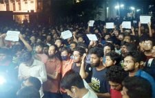 বুয়েটে ছাত্রলীগের সাবেকদের সভা : সাধারণ শিক্ষার্থীদের বিক্ষোভ