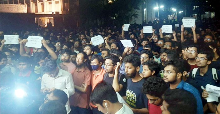 বুয়েটে ছাত্রলীগের সাবেকদের সভা : সাধারণ শিক্ষার্থীদের বিক্ষোভ