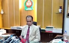 বিএনপিকে পায়ে ধরে নির্বাচনে আনবে না ইসি