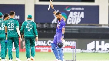 রুদ্ধশ্বাস লড়াইয়ে শেষ ওভারে পাকিস্তানকে হারালো ভারত