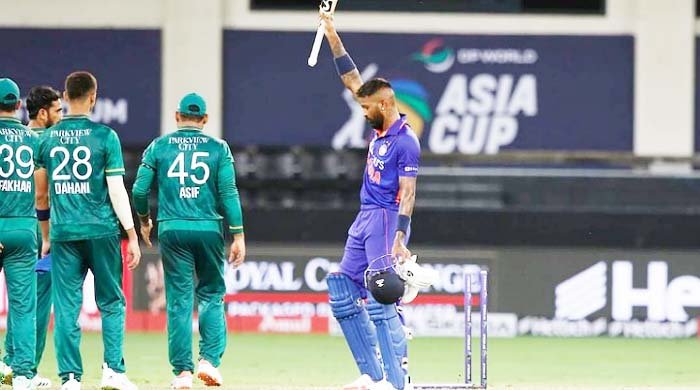 রুদ্ধশ্বাস লড়াইয়ে শেষ ওভারে পাকিস্তানকে হারালো ভারত