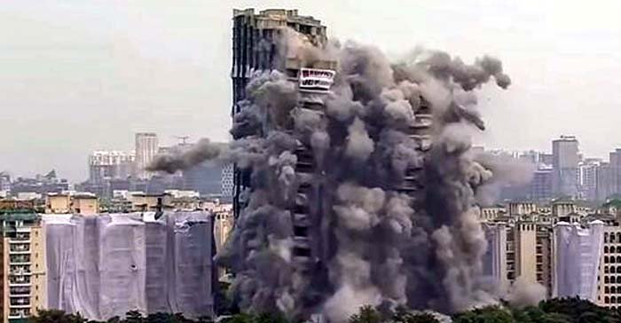 চোখের পলকেই ভেঙে পড়লো ভারতের ‘টুইন টাওয়ার’