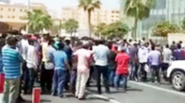 কাতারে মজুরি বিরোধে সংকটে বিদেশি শ্রমিকরা