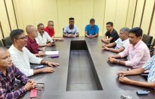 স্থানীয় দৈনিকের দায়িত্বশীলদের সাথে জেলা প্রেসক্লাবের মতবিনিময়