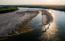 শুকিয়ে যাচ্ছে বিশ্বের বড় বড় নদী