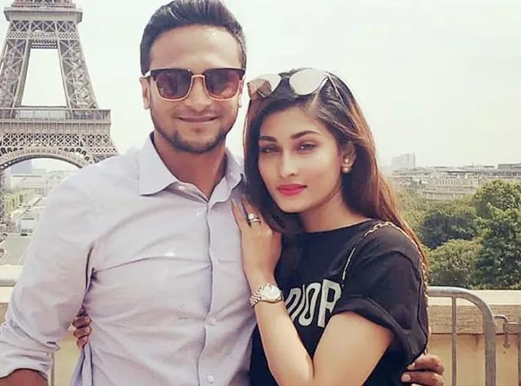 সাকিবপত্নীর রহস্যময় স্ট্যাটাস