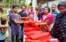 বেগম খালেদা জিয়ার জন্মবার্ষিকীতে সিলেটে জেলা মহিলা দলের বস্ত্র বিতরণ