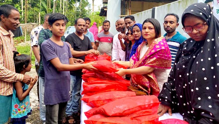 বেগম খালেদা জিয়ার জন্মবার্ষিকীতে সিলেটে জেলা মহিলা দলের বস্ত্র বিতরণ