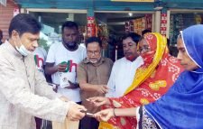 খাদিমনগরে ডিএইচ ফাউন্ডেশনের অর্থ সহায়তা প্রদান