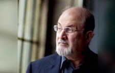 লাইফ সাপোর্টে সালমান রুশদি