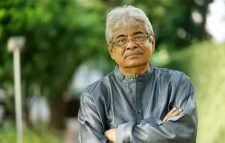 মায়ের কবরে সমাহিত গাজী মাজহারুল আনোয়ার