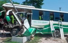 দ্রুতগতির বাস ঢুকে গেলো ফিলিং স্টেশনে, আহত ২০
