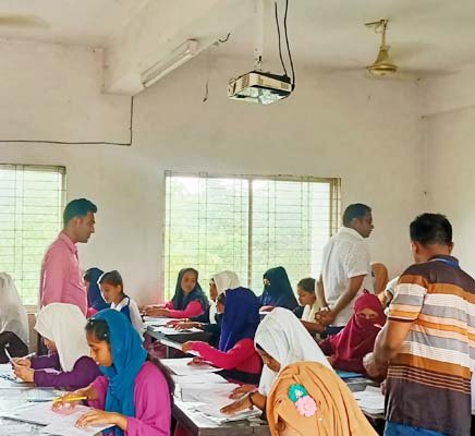 এসএসসিতে নবীগঞ্জে প্রথম দিন অনুপস্থিত ৫৪ জন