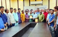 সাংবাদিক মনোয়ার জাহান ও নুরুল হক শিপুকে বিদায় সংবর্ধনা