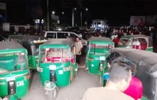 চরম দুর্ভোগের পর পরিবহন শ্রমিকদের অবরোধ প্রত্যাহার