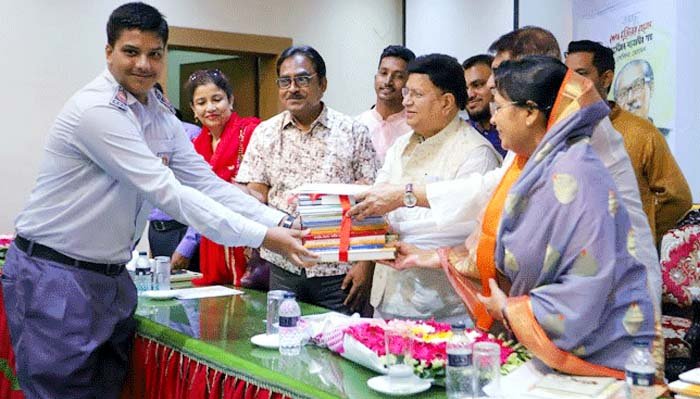 বঙ্গবন্ধুর জীবন ও কর্ম আগামী প্রজন্ম’র কাছে সঠিকভাবে তুলে ধরতে হবে: পররাষ্ট্রমন্ত্রী