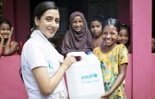 সিলেটে বন্যায় আক্রান্ত শিশুদের পাশে মিম