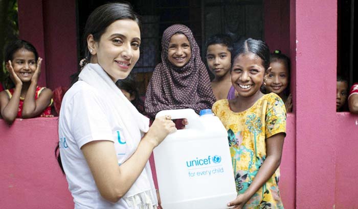 সিলেটে বন্যায় আক্রান্ত শিশুদের পাশে মিম