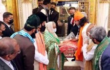 নিজামুদ্দিন আউলিয়ার মাজার জিয়ারত করলেন প্রধানমন্ত্রী