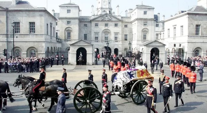 রানির এলিজাবেথের মৃত্যু : পরবর্তী ১০ দিন যা যা ঘটবে