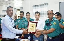 তিন পুলিশ সদস্যকে বিদায় সংবর্ধনা দিল এসএমপি