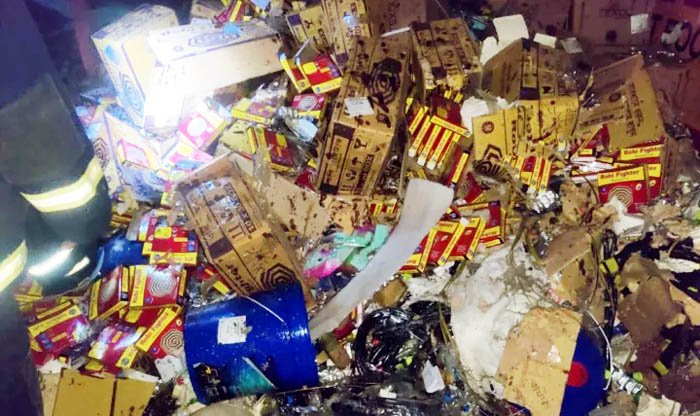 রাজধানীর হাজারীবাগে কাভার্ডভ্যানে বিস্ফোরণ, নিহত ১