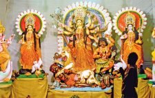 মুসলিম পরিবারের পূজা দিয়ে শুরু হয় যে দুর্গাপূজা