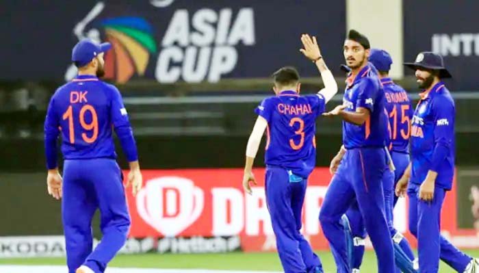 হংকংকে উড়িয়ে শেষ চারে ভারত