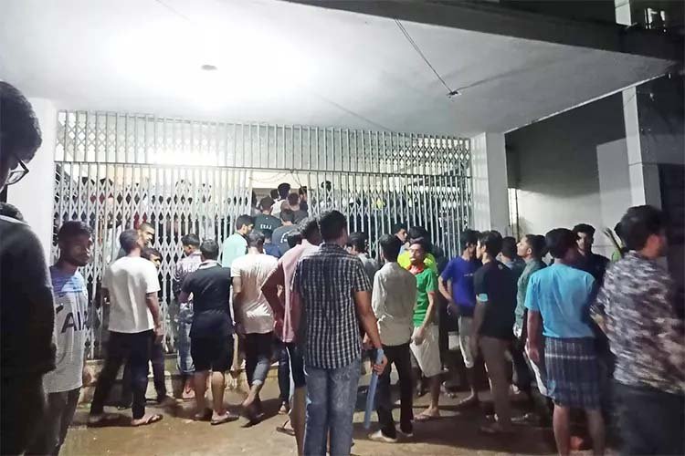 ছাত্রলীগের দুই গ্রুপের সংঘর্ষে রণক্ষেত্র কুবি, আহত ১০