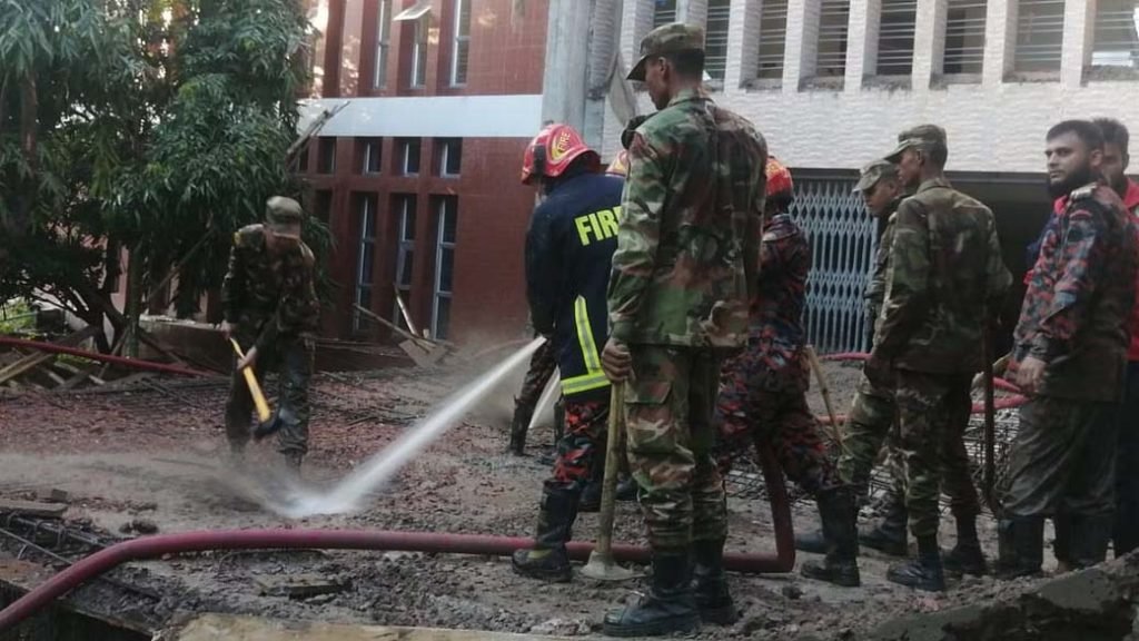 ভেঙে পড়ল জেলা পরিষদের নতুন ভবনের ছাদ, নিহত ২