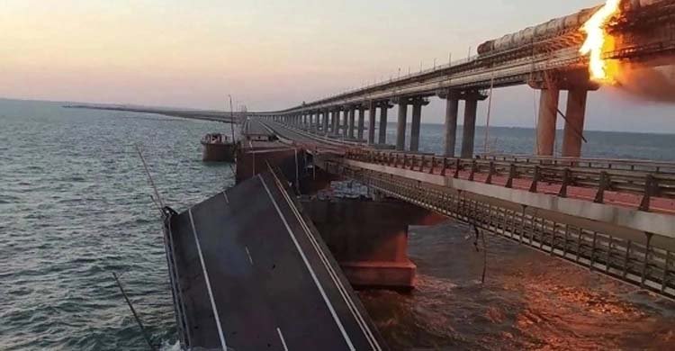 ক্রিমিয়ান সেতুতে গাড়িবোমা বিস্ফোরণে নিহত ৩