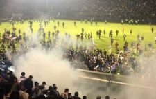 ইন্দোনেশিয়ায় ফুটবল মাঠে সংঘর্ষ-পদদলিত হয়ে নিহত বেড়ে ১৭৪