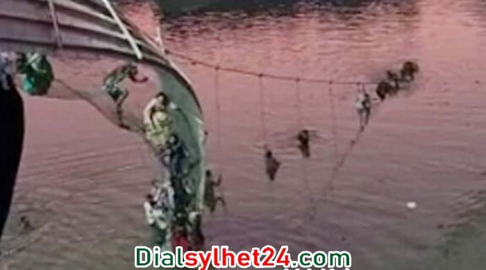 ভারতে ঝুলন্ত সেতু ভেঙে নদীতে, নিহত ৪০