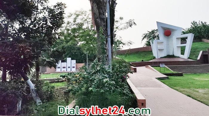 সিলেট শহীদ মিনারের মূল নকশা বহির্ভূত স্থাপনা অপসারণের দাবি