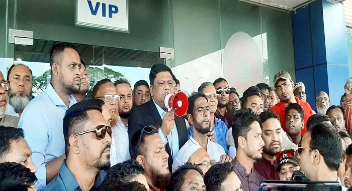 দেশে ফিরে সংবর্ধিত আনোয়ারুজ্জামান চৌধুরী