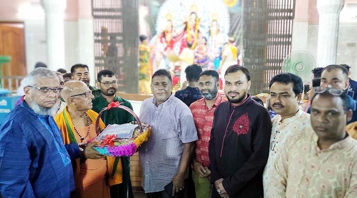 বিভিন্ন পূজামণ্ডপ পরিদর্শন করলেন সিসিক মেয়র আরিফ