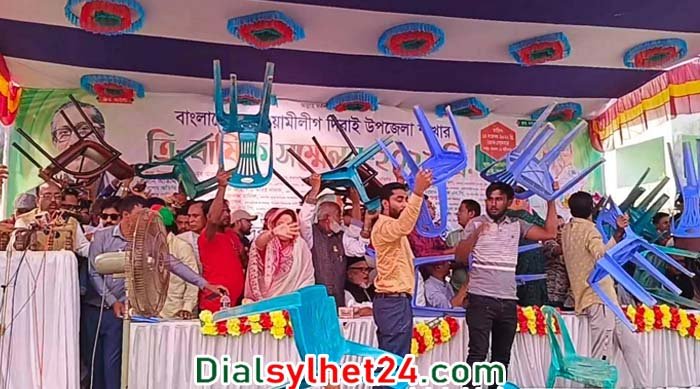 আওয়ামীলীগের দুপক্ষের সংঘর্ষে নিহত ১, আত্মরক্ষার্থে মঞ্চ ত্যাগ কেন্দ্রীয় নেতাদের