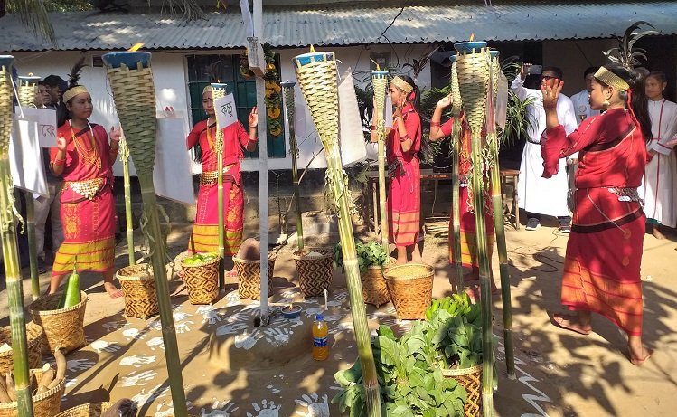 শ্রীমঙ্গলে বর্ণিল আয়োজনে ঐতিহ্যবাহী ‘ওয়ানগালা’ উৎসব পালন