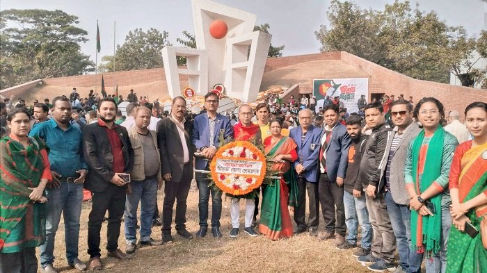 বিজয় দিবসে সিলেট জেলা প্রেসক্লাবের শ্রদ্ধাঞ্জলি অর্পণ
